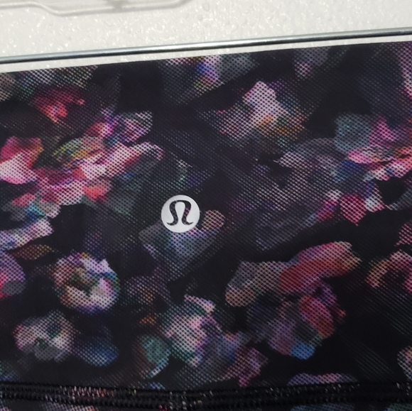 Lululemon Wunder Under Leggings - Picture 7 of 8